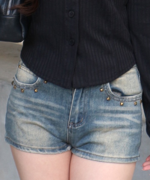 tinkerend（ティンカーエンド）の「Studded Short Fade Denim / スタッズフェードショートデニム（デニムパンツ・レディース・ブラック/ブルー・1/2）」の6枚目の写真