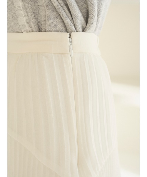 SNIDEL（スナイデル）の「Sustainableプリーツティアードスカート【SWFS261070 追加生産分】（スカート・レディース・ホワイト・0/1）」の7枚目の写真