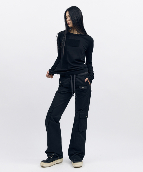 AAKAM(アーカム)の「Flare Cargo Pocket Pants (Black)(その他パンツ・レディース・その他・1/2)」の4枚目の写真