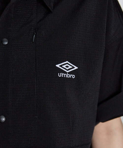 UMBRO(アンブロ)の「UMBRO × PUBLUX/アンブロ <機能性素材>別注 ワンポイントロゴレギュラーカラーハーフスリーブシャツ 限定展開(シャツ/ブラウス・メンズ・チャコールグレー/ブラック・LARGE/MEDIUM)」の12枚目の写真