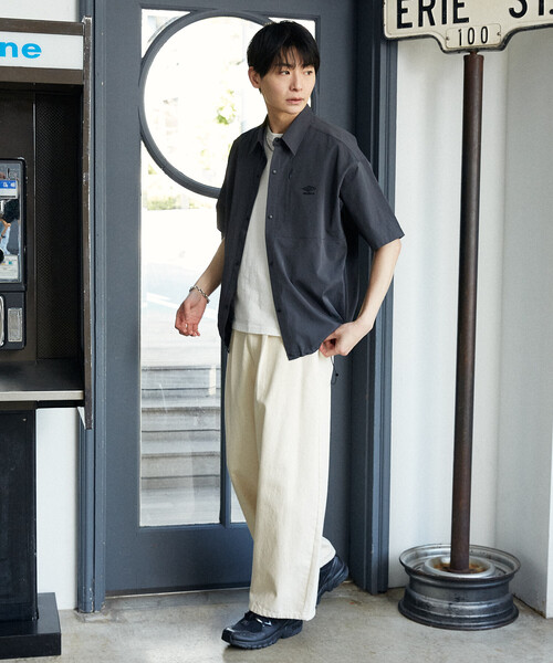 UMBRO(アンブロ)の「UMBRO × PUBLUX/アンブロ <機能性素材>別注 ワンポイントロゴレギュラーカラーハーフスリーブシャツ 限定展開(シャツ/ブラウス・メンズ・チャコールグレー/ブラック・LARGE/MEDIUM)」の19枚目の写真