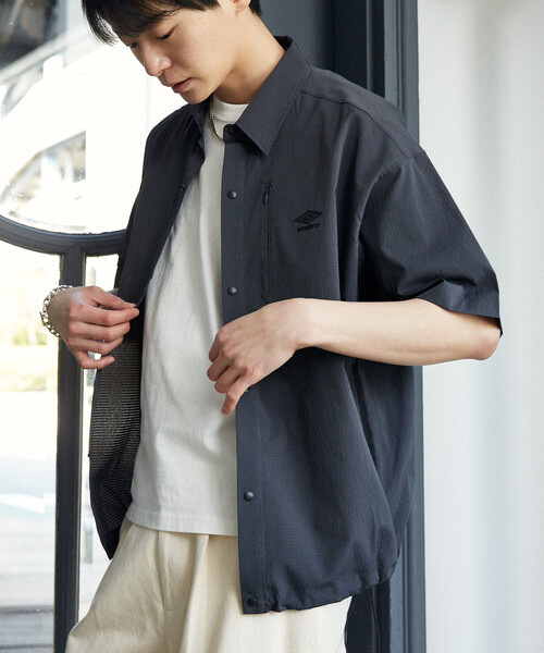 UMBRO(アンブロ)の「UMBRO × PUBLUX/アンブロ <機能性素材>別注 ワンポイントロゴレギュラーカラーハーフスリーブシャツ 限定展開(シャツ/ブラウス・メンズ・チャコールグレー/ブラック・LARGE/MEDIUM)」の21枚目の写真
