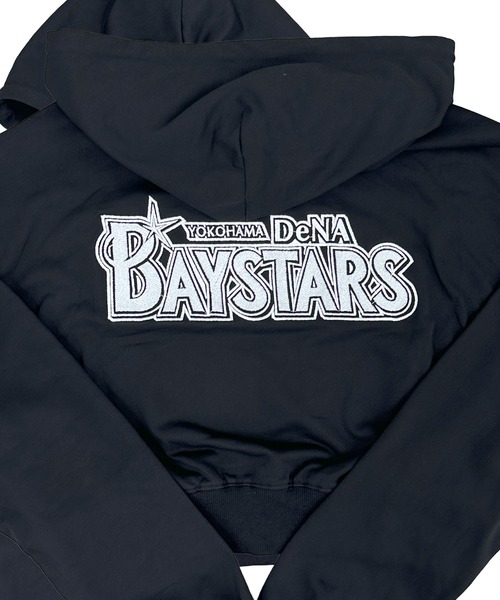 MATU:TA（マトゥータ）の「BAYSTARS CROPPED HOODIE/【野球観戦コーデ】フードパーカー クロップド丈 ショート丈 トップス 刺繍 シンプル 2カラー ブラック グレー [横浜 DeNA BAYSTARS 公式ライセンス商品]（パーカー・レディース・グレー/ブラック・FREE）」の3枚目の写真