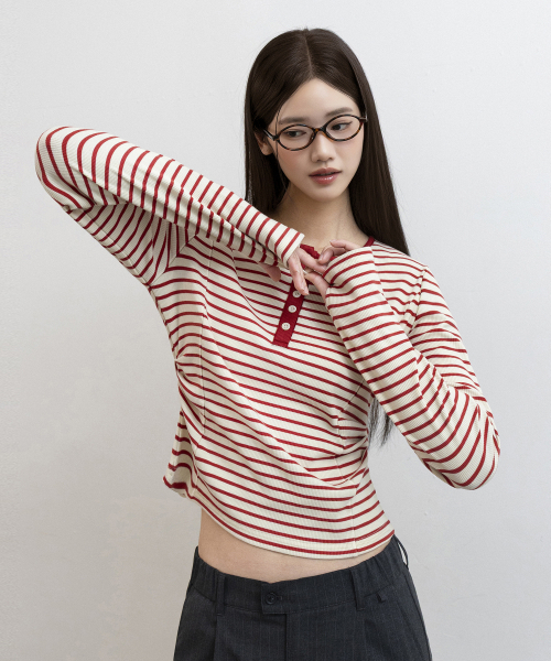 EUGGEN(ユジェン)の「ヘンリーネックシャーリングロングスリーブTシャツ_ストライプクリーム&レッド(Tシャツ/カットソー・レディース・その他・SMALL/MEDIUM)」の1枚目の写真