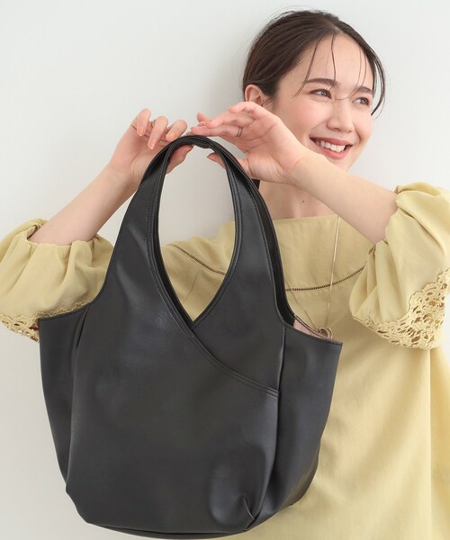 SHOO・LA・RUE(シューラルー)の「前後ポケットバルーントートバッグ(トートバッグ・レディース・ブラック/ベージュ/ブルー・00)」の1枚目の写真