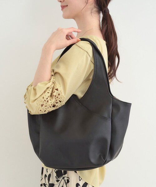 SHOO・LA・RUE(シューラルー)の「前後ポケットバルーントートバッグ(トートバッグ・レディース・ブラック/ベージュ/ブルー・00)」の4枚目の写真