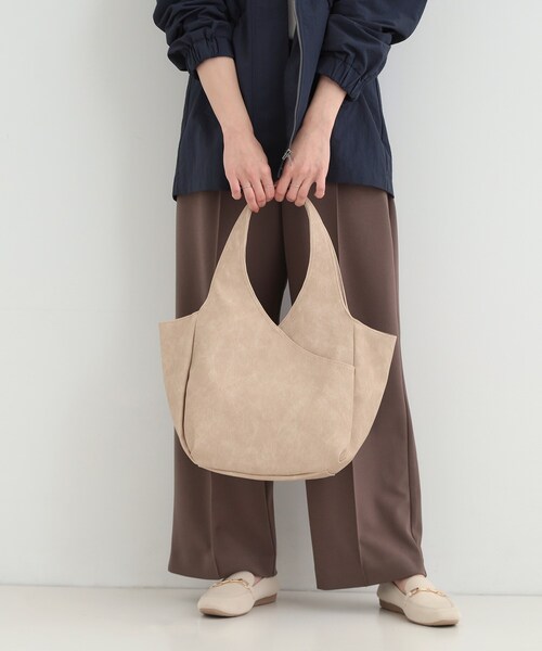 SHOO・LA・RUE(シューラルー)の「前後ポケットバルーントートバッグ(トートバッグ・レディース・ブラック/ベージュ/ブルー・00)」の6枚目の写真