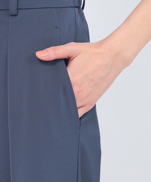 EPOCA（エポカ）の「グロッシーツイル タックワイドパンツ（その他パンツ・レディース・ネイビー/グリーン系その他5・38/40）」の8枚目の写真