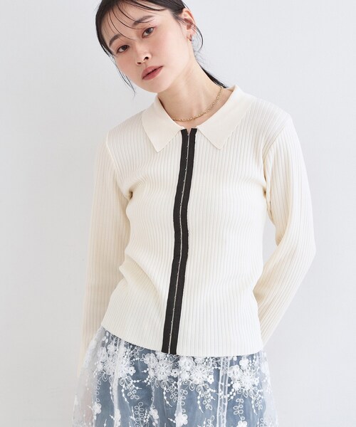 OPAQUE.CLIP(オペークドットクリップ)の「ポロ衿ホック使いリブニットカーディガン【洗濯機OK】(カーディガン/ボレロ・レディース・オフホワイト/ブルー/ブラック・00)」の4枚目の写真
