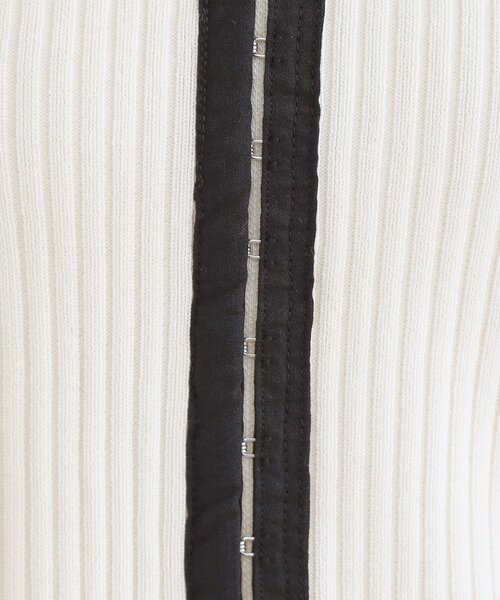 OPAQUE.CLIP(オペークドットクリップ)の「ポロ衿ホック使いリブニットカーディガン【洗濯機OK】(カーディガン/ボレロ・レディース・オフホワイト/ブルー/ブラック・00)」の7枚目の写真