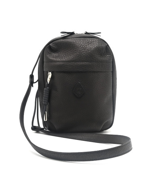 CLEDRAN（クレドラン）の「【コードチャーム付 本革】CL3969 RESI PARACORD MINI SHOULDER（ショルダーバッグ・レディース・ダークベージュ/ブルーグレー/シルバー/グレー/ブラック・FREE）」の2枚目の写真