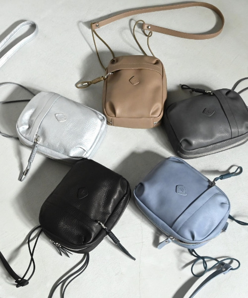 CLEDRAN（クレドラン）の「【コードチャーム付 本革】CL3969 RESI PARACORD MINI SHOULDER（ショルダーバッグ・レディース・ダークベージュ/ブルーグレー/シルバー/グレー・FREE）」の17枚目の写真