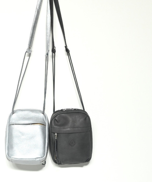 CLEDRAN（クレドラン）の「【コードチャーム付 本革】CL3969 RESI PARACORD MINI SHOULDER（ショルダーバッグ・レディース・ダークベージュ/ブルーグレー/シルバー/グレー・FREE）」の18枚目の写真