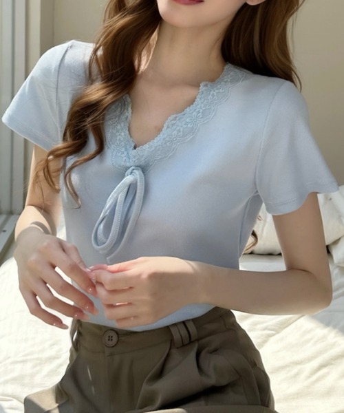Ada.（エイダ）の「Vネック フリル リボン デザイン 半袖 トップス（Tシャツ/カットソー・レディース・ブルー/ホワイト/ブラック・FREE）」の4枚目の写真