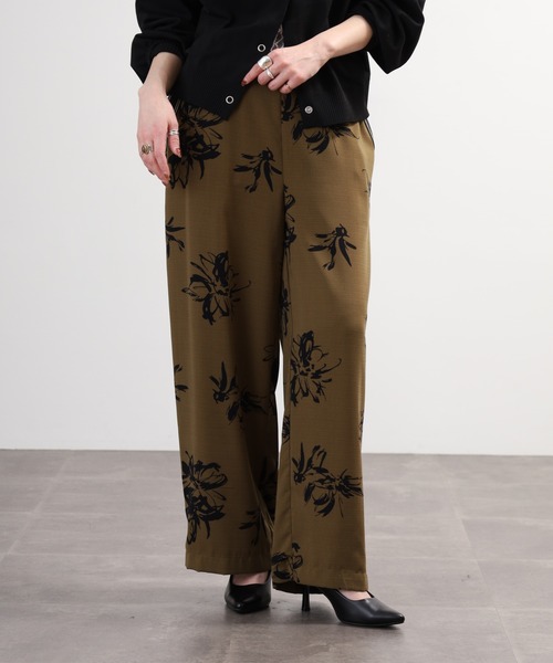EGLANTINE(エグランティーヌ)の「EGLANTINE セットアップ対応 花柄プリントパンツ(その他パンツ・レディース・ブラック/カーキ・40)」の20枚目の写真