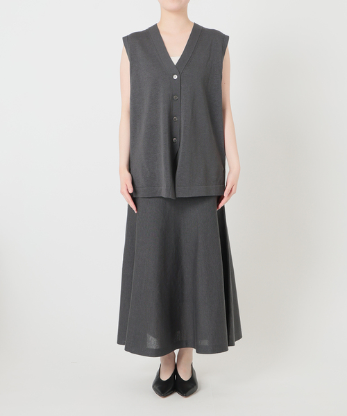 SLOBE IENA（スローブイエナ）の「《セットアップ対応可/》コットンポリ ニットジレ（ベスト・レディース・ベージュ/チャコールグレー・FREE）」の9枚目の写真