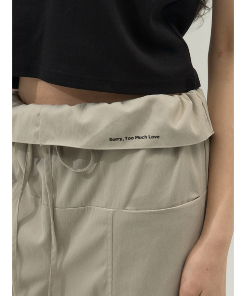 Sorry,Too Much Love(ソーリートゥーマッチラブ)の「Drawstring Relaxed Fit Slacks_Beige(スラックス・レディース・その他・FREE)」の3枚目の写真