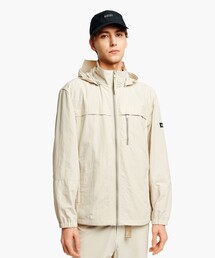 AIGLE（エーグル）の「軽量 撥水 UVカット フロントヨーク フーデッドショートジャケット（マウンテンパーカー）」