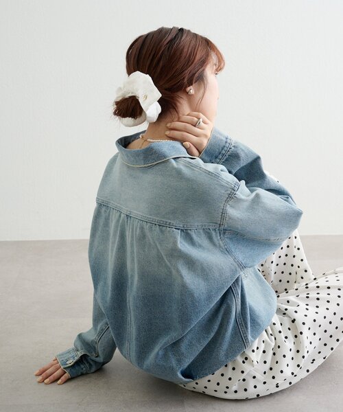 mystic(ミスティック)の「チャーム付きフラワーシュシュ(シュシュ・レディース・オフホワイト/ブラック・ONE SIZE)」の6枚目の写真