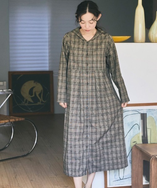 and myera(アンド マイラ)の「and myera グレンチェックのセーラーワンピース(ワンピース・レディース・グレー系その他・L/M/LL)」の1枚目の写真