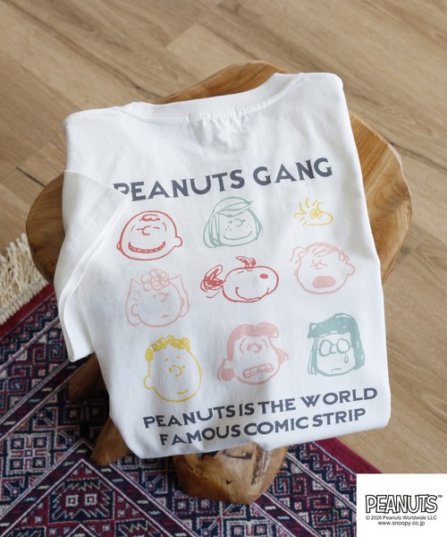 PEANUTS(ピーナッツ)の「PEANUTSプリント/刺繍Tシャツ 半袖(Tシャツ/カットソー・レディース・オフホワイト/ピンクベージュ/ホワイト系/ブルーグレー/ネイビー/チャコール・LL/M/L)」の2枚目の写真