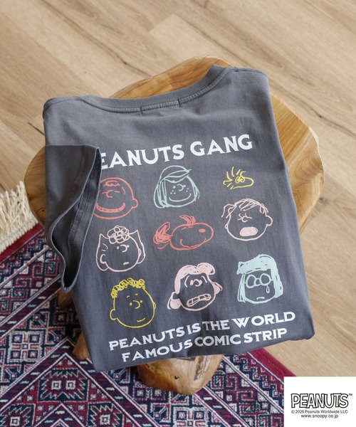 PEANUTS(ピーナッツ)の「PEANUTSプリント/刺繍Tシャツ 半袖(Tシャツ/カットソー・レディース・オフホワイト/ピンクベージュ/ホワイト系/ブルーグレー/ネイビー/チャコール・LL/M/L)」の4枚目の写真