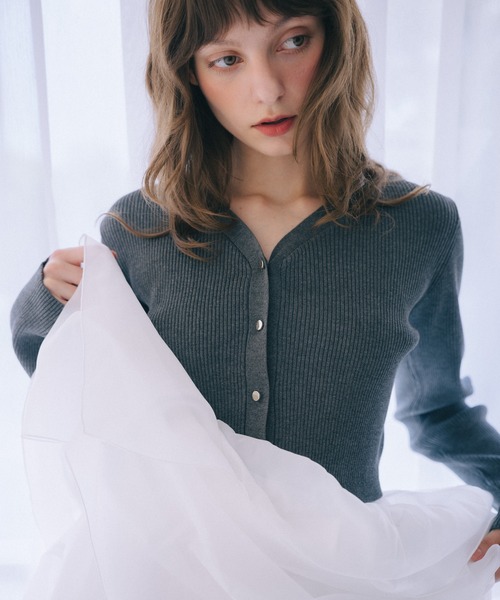 SELFIST（セルフィスト）の「【kariさんコラボ】カーディガン×ニットドッキングチュールワンピースセット　夏服　フェミニン　きれいめ　半袖　セットアップ対応（ワンピース・レディース・サックスブルー/ベージュ/ブラック/グレー・36/38）」の8枚目の写真