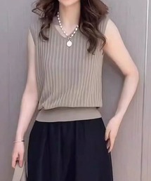 Vネックノースリーブトップス