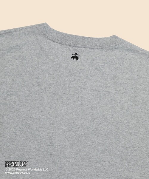BROOKS BROTHERS(ブルックスブラザーズ)の「Brooks Brothers × PEANUTS コットン スヌーピー・ドッグハウスプリント ロングスリーブTシャツ(Tシャツ/カットソー・メンズ・グレー/ホワイト・LARGE/MEDIUM/SMALL)」の8枚目の写真