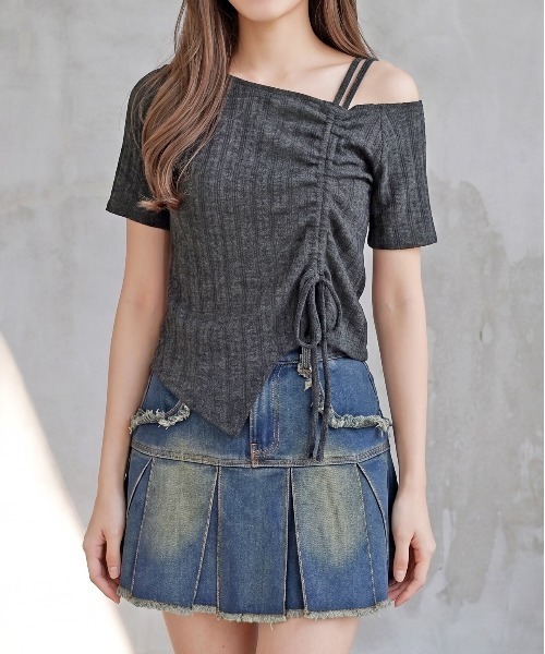 FUN（ファン）の「ワンショルアシメプルオーバー（Tシャツ/カットソー・レディース・ブラック/アイボリー/チャコールグレー・FREE）」の3枚目の写真