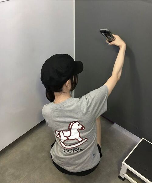 COIRIS（コイリス）の「クレヨンポニーグラフィック半袖Tシャツ（4カラー）（Tシャツ/カットソー・レディース・ライトグレー/ネイビー/ブラック/ホワイト・FREE）」の14枚目の写真