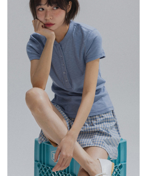 ANNEHEARTS(アンハーツ)の「Henley Neck Cotton Tee_BLUE(Tシャツ/カットソー・レディース・その他・FREE)」の3枚目の写真