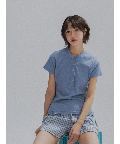 ANNEHEARTS(アンハーツ)の「Henley Neck Cotton Tee_BLUE(Tシャツ/カットソー・レディース・その他・FREE)」の4枚目の写真