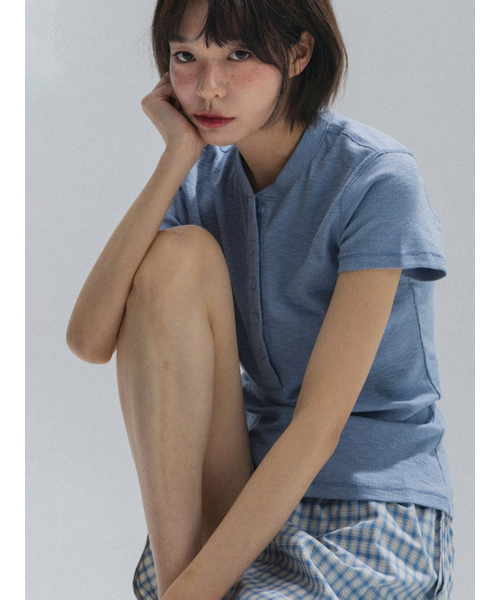 ANNEHEARTS(アンハーツ)の「Henley Neck Cotton Tee_BLUE(Tシャツ/カットソー・レディース・その他・FREE)」の6枚目の写真