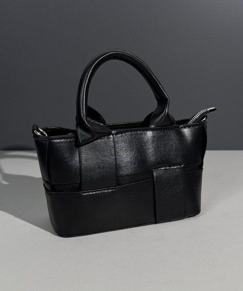 folka(フォルカ)の「4E79-KR 2WAY スクエアミニバッグ(ショルダーバッグ・レディース・ブラック・ONESIZE)」の2枚目の写真