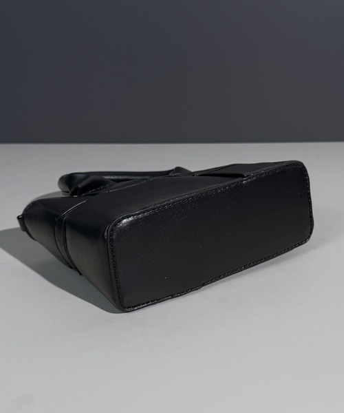 folka(フォルカ)の「4E79-KR 2WAY スクエアミニバッグ(ショルダーバッグ・レディース・ブラック・ONESIZE)」の3枚目の写真