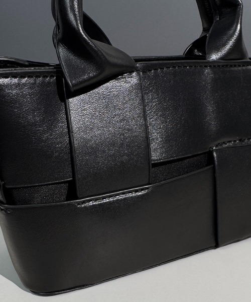 folka(フォルカ)の「4E79-KR 2WAY スクエアミニバッグ(ショルダーバッグ・レディース・ブラック・ONESIZE)」の4枚目の写真