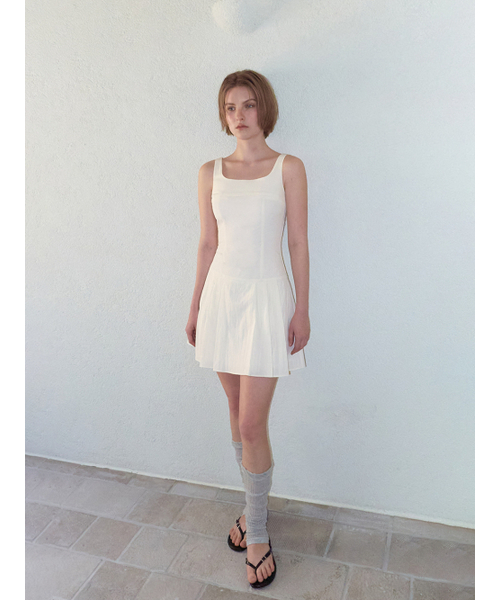 ETMON（エトモン）の「Pintuck Stitch Sleeveless Dress, Cream（ワンピース・レディース・その他・SMALL/MEDIUM）」の2枚目の写真
