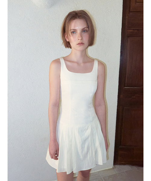 ETMON（エトモン）の「Pintuck Stitch Sleeveless Dress, Cream（ワンピース・レディース・その他・SMALL/MEDIUM）」の5枚目の写真