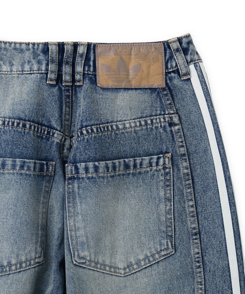 adidas(アディダス)の「adidas DENIM BARREL PANTS / アディダス デニム バレル パンツ(デニムパンツ・レディース・ライトインディゴブルー・24inch/25inch/26inch/27inch)」の5枚目の写真