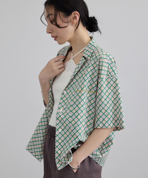 SALON adam et rope'(サロン アダム エ ロペ)の「リバティオープンカラーシャツ(シャツ/ブラウス・レディース・グリーン系その他/ブラック系その他/ブルー系その他4・FREE)」の22枚目の写真