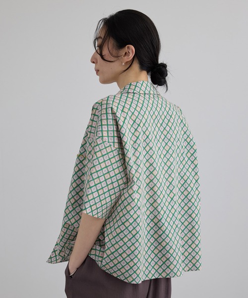 SALON adam et rope'(サロン アダム エ ロペ)の「リバティオープンカラーシャツ(シャツ/ブラウス・レディース・グリーン系その他/ブラック系その他/ブルー系その他4・FREE)」の10枚目の写真