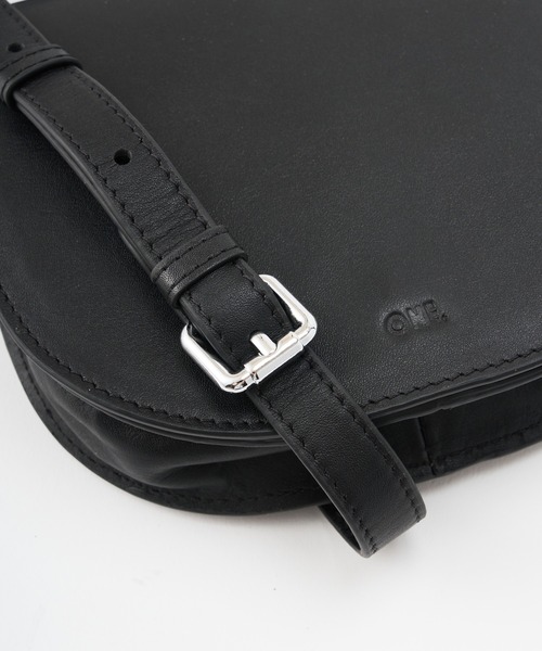 ONE.(ワンドット)の「【ONE./ワンドット】Mini Flap Shoulder Bag / 撥水レザー(ショルダーバッグ・メンズ・ブラック・FREE)」の7枚目の写真