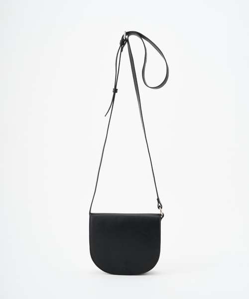 ONE.(ワンドット)の「【ONE./ワンドット】Mini Flap Shoulder Bag / 撥水レザー(ショルダーバッグ・メンズ・ブラック・FREE)」の2枚目の写真
