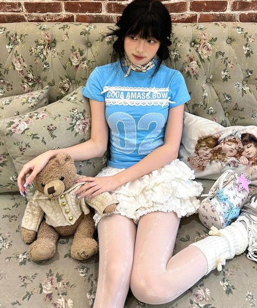 AsheKsha(アシクシャ)の「【Y2K 甘めガーリー】レースリボン数字プリントスリムショートTシャツ(Tシャツ/カットソー・レディース・ブルー・M)」の20枚目の写真