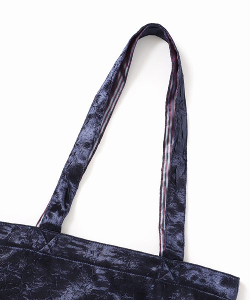 Uhr(ウーア)の「Uhr/ウーア Crush Satin Tote トートバッグ(トートバッグ・レディース・シルバー/ネイビー/ピンク・FREE)」の10枚目の写真