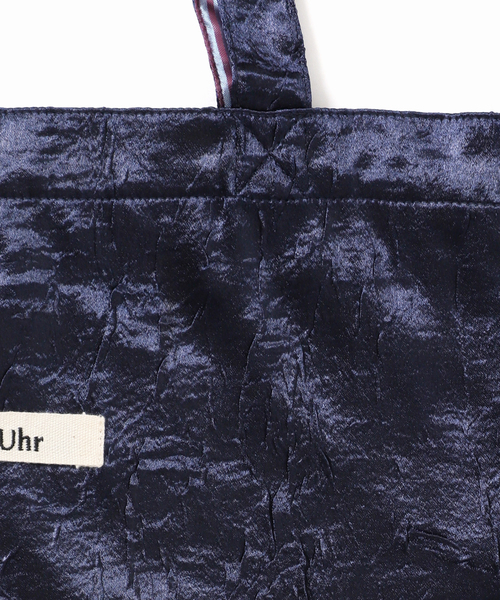 Uhr(ウーア)の「Uhr/ウーア Crush Satin Tote トートバッグ(トートバッグ・レディース・シルバー/ネイビー/ピンク・FREE)」の12枚目の写真