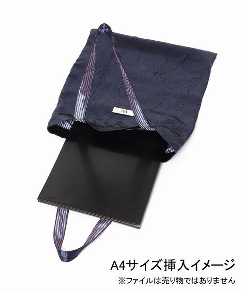 Uhr(ウーア)の「Uhr/ウーア Crush Satin Tote トートバッグ(トートバッグ・レディース・シルバー/ネイビー/ピンク・FREE)」の15枚目の写真