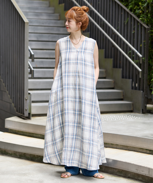 B.C STOCK(ベーセーストック)の「《追加10》手洗い可 / リネンレーヨンスリーブレスワンピース(ワンピース・レディース・ブルー/コバルトブルー/レッド/ブラック/パープル/ライトブルー・MEDIUM/SMALL)」の2枚目の写真