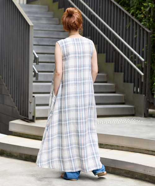 B.C STOCK(ベーセーストック)の「《追加10》手洗い可 / リネンレーヨンスリーブレスワンピース(ワンピース・レディース・ブルー/コバルトブルー/レッド/ブラック/パープル/ライトブルー・MEDIUM/SMALL)」の14枚目の写真